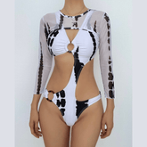 Traje de baño de una pieza con top corto y aros en contraste con aberturas y cubierta